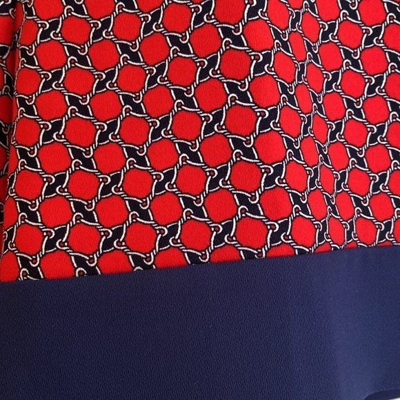 Ann Taylor dress shorts in geometric red print with blue border trim size 4 - Picture 3 of 10